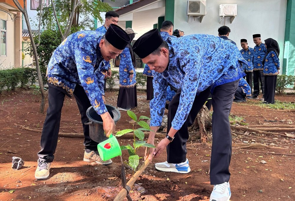 Dukung Kampus Hijau, Prodi PJJ S2 PAI UIN Siber Syekh Nurjati Cirebon Turut Ambil Bagian dalam Gerakan Penanaman Pohon